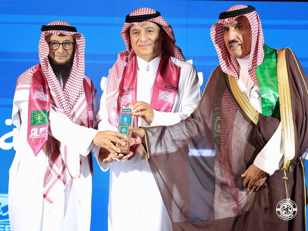 AlFaisaly's tweet photo. 📸| 
تكريم الجهات الراعية والمشاركة باحتفاء #الفيصلي باليوم الوطني السعودي

#عزنا_بطبعنا | #احتفالات_اليوم_الوطني https://t.co/k0oK2NmSK3