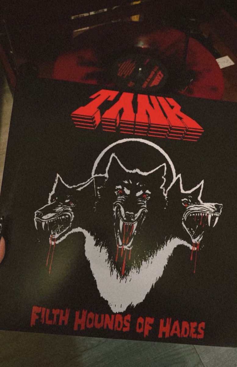 Deadwinterbook's tweet photo. 🤘🏼😈🎸 #Tank #Metalgirl #satanist https://t.co/EI3YES0zoy
