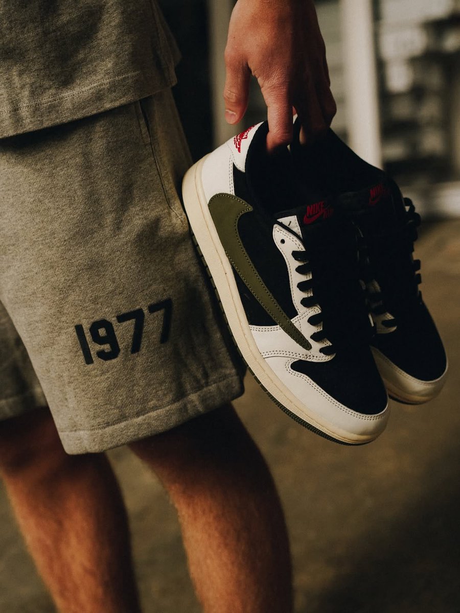 AgustinRey6's tweet photo. Air Jordan 1 Retro Low OG Travis Scott “Olive” blends iconic design with everyday wearability. One of the most sought-after collaborations, available in multiple sizes with nationwide shipping. https://t.co/96XGoqlCJu