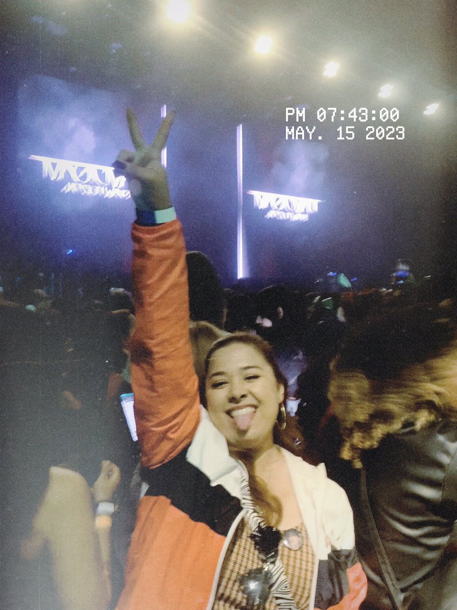 fanthoughts's tweet photo. @JacksonWang852 

I still remember the first time I traveled to see you. It was 2023, and I went to your show in São Paulo with my best friend. I remember how special it felt to travel together just to see someone whose music meant so much to us, but I had no idea that this would become the beginning of something much bigger. I thought I was going to a concert and coming home with a beautiful memory. Instead, I came home with new dreams, new friendships and, little by little, a whole community that would become such an important part of my life.

Because of you, I met people who were complete strangers at first, but who slowly became my friends, my safe place and, in many ways, my family. We created our fanbase, stayed together through different moments, celebrated every achievement, supported each other through difficult days and started creating projects simply because we wanted to give back some of the love we had for you. One of the moments that touched me the most was our ticket donation project for your shows in April this year. Together, we were able to help more than 50 fans who couldn’t afford a ticket finally have the chance to see you live. Knowing that someone who thought they wouldn’t be able to experience that moment was suddenly going to be there, singing your songs and seeing you with their own eyes, was something I’ll never forget. It made me realize that being your fan had given us the opportunity to create memories not only for ourselves, but for other people too.

And maybe that’s what I’m most grateful for. You brought together people from completely different lives and turned them into a community where we look after each other, celebrate each other’s happiness and never let someone feel alone. Sometimes I think about the person I was before becoming your fan and wonder if she could ever imagine how much her life would change because of an artist she admired. I wouldn’t have met so many of the people I love today, I wouldn’t have experienced so many incredible moments, and I wouldn’t have discovered this feeling of belonging to something so special. So, Jackson, thank you isn’t enough to describe what I feel. Thank you for your music, but also for every friendship, every laugh, every project, every unforgettable memory and every person who came into my life because of you. You became part of my life without ever knowing it, and somehow, through your music and everything you’ve built with your fans, you helped create a place where I found people who feel like home. I will always be grateful that being your fan gave me so much more than I ever expected — it gave me a community, memories I’ll carry forever, and a reason to believe that something as simple as loving an artist can bring people together and change lives. 

#THANKYOUJACKSON