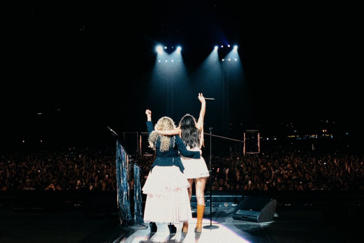 lacyoliviar's tweet photo. this night changed lives https://t.co/huSZwlnECp