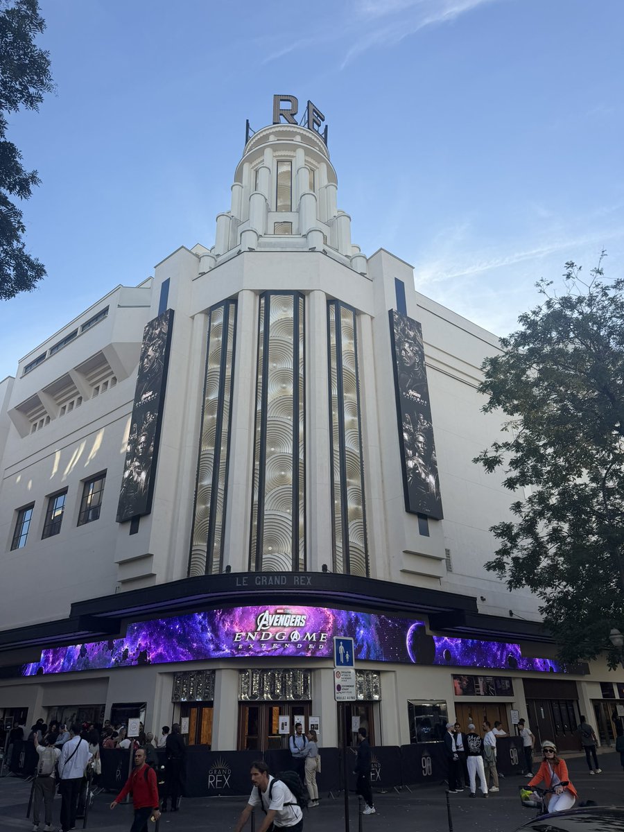 LeGrandRex's tweet photo. Ce soir, les fans de #Marvel revivent #AvengersEndgame en #GrandLarge ! 🤩 https://t.co/fQNIIqNxoa