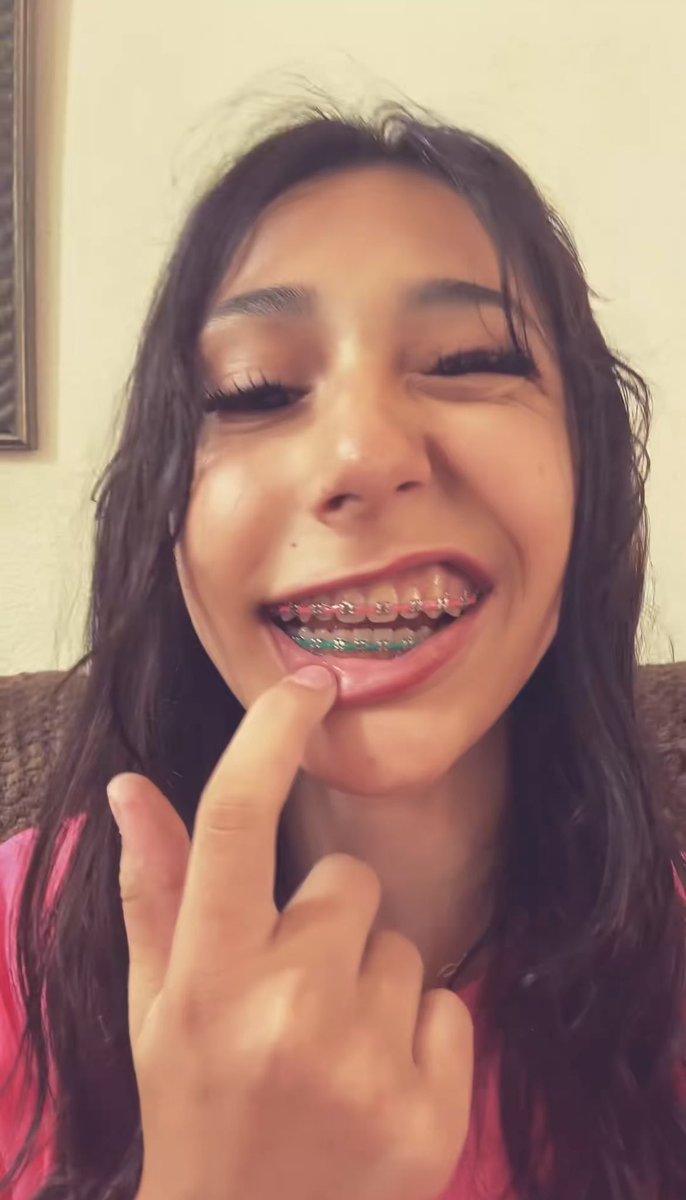 mysterybops1's tweet photo. IVY JONES IS COOL AND TUFF AND W FACEPORN. https://t.co/7gwZr7XVIG