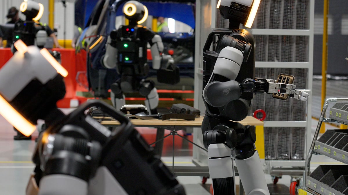 RobotShop's tweet photo. Boston Dynamics opened a training centre for Atlas inside Hyundai's Georgia plant, September 21.

25,000 units planned across Hyundai and Kia. Sequencing 2028, assembly 2030.

Research humanoids are already at RobotShop. The slow half is teaching the job.

Photo: Boston Dynamics https://t.co/zquuxTuMax