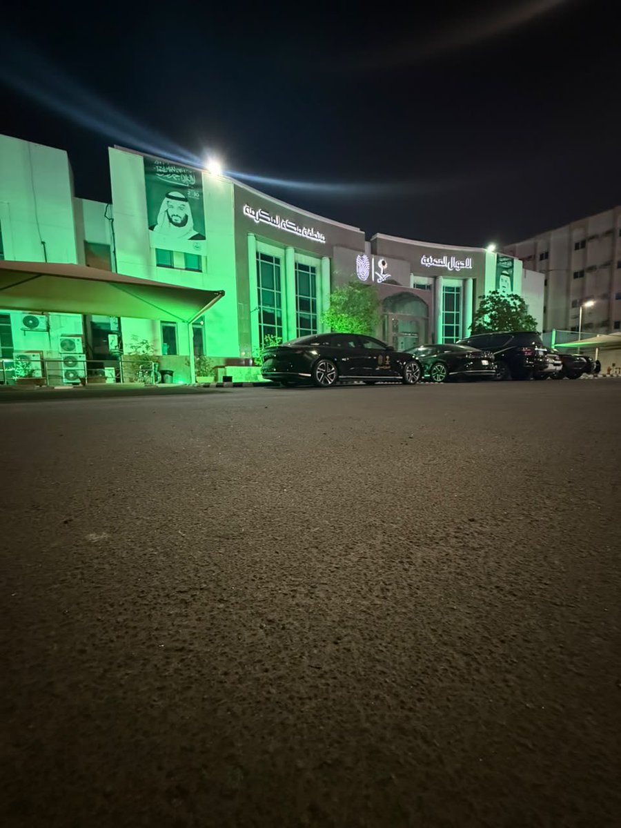 nafedh99's tweet photo. مباني #الاحوال_المدنية #منطقة_مكة تتزين باللون الأخضر في #اليوم_الوطني_السعودي_٩٦ https://t.co/K8Tyw1sEdw