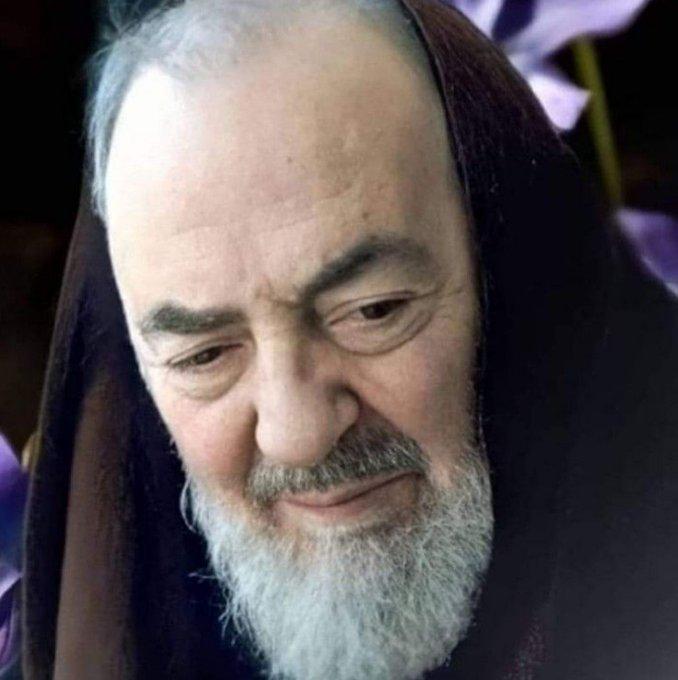 Santododia1's tweet photo. "Sua luta silenciosa faz barulho nos Céus. Descansa,
confia em Deus e ele virá em teu socorro."

Santo Padre Pio. https://t.co/ONimAicHUD