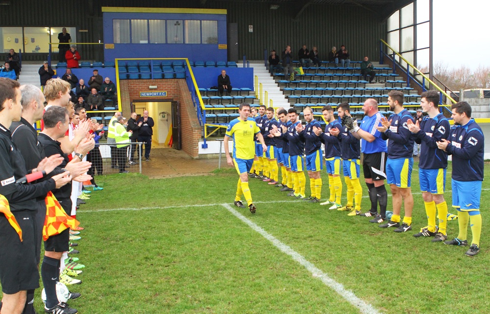 Newport_IW_FC's tweet photo. We are heartbroken to share that our club legend Darren "Daz" Powell has died.
585 games. 73 goals. Mr Newport.
Our thoughts are with Daz's family and friends. Rest in peace. 💛💙
Full tribute: https://t.co/O6S51lTlP5 https://t.co/arf6JBS7wW