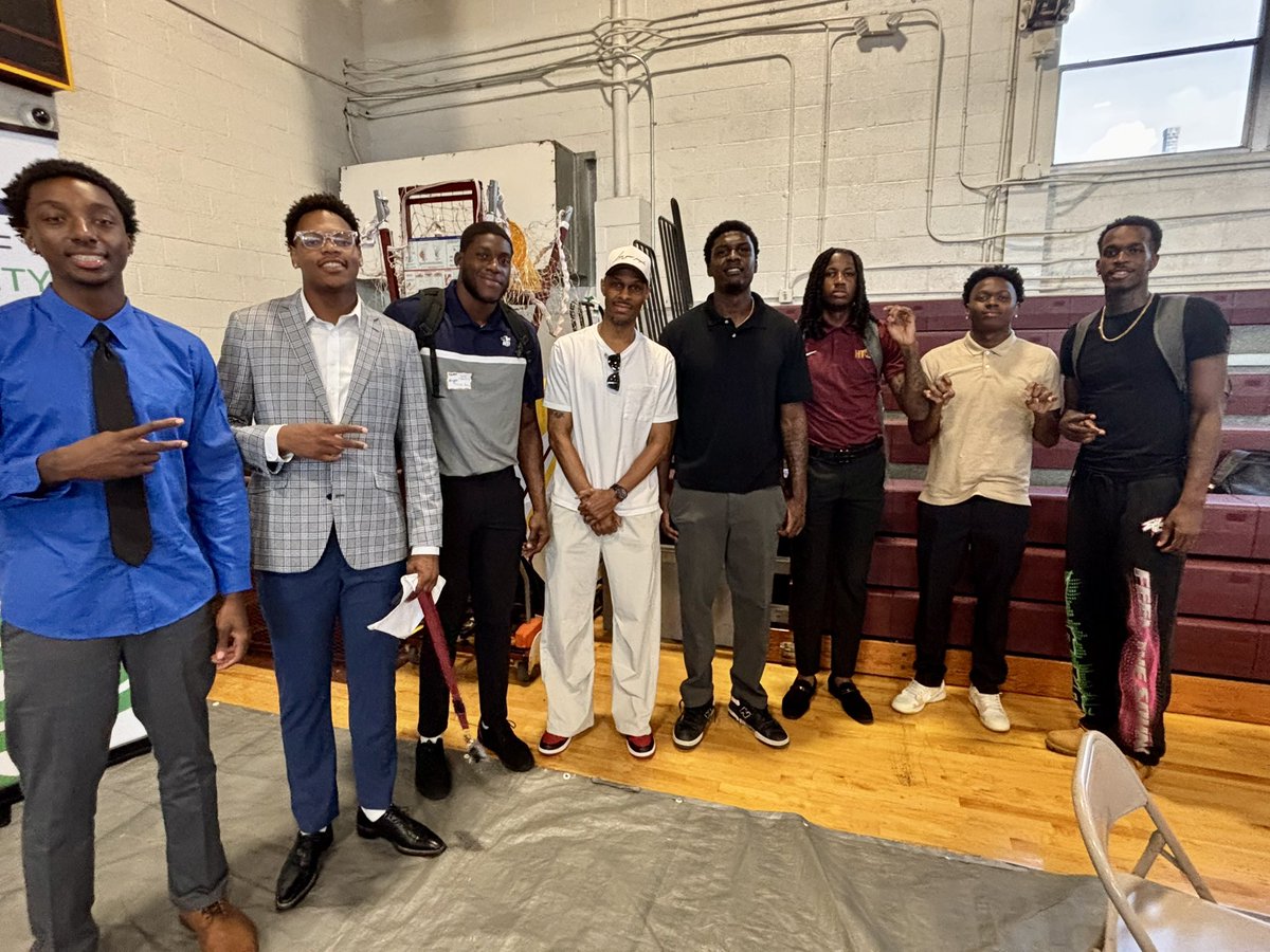 CoachJohnASmith's tweet photo. State of Texas LEGEND- LA Lakers scout, LA Clippers player, Duke Univ star, McDonald’s All American, Daniel Ewing paid a visit to Huston-Tillotson Men’s Basketball. Appreciate the wisdom, mentorship, and valuable nuggets provided to our young men as we are building. #Brotherhood https://t.co/m9WGTHs5y2