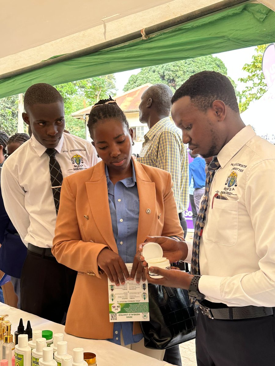 UpsaUganda's tweet photo. Day 3 @MUPSA pharmacy week was 🔥🔥 The Presidential Advisor on Pharmacy @DrNaluyimamps, Dr. Kisakve M, Dr. Ibrahim, Dr. Mpaata  @ROCK_Kampala Goodlife Pharmacy ,@acculifepharma, @MegaWeCare, @JenaHerbals, OncoPharm and @jenalifeug  Thank you for empowering the young pharmacists https://t.co/4oKdjkYfSX