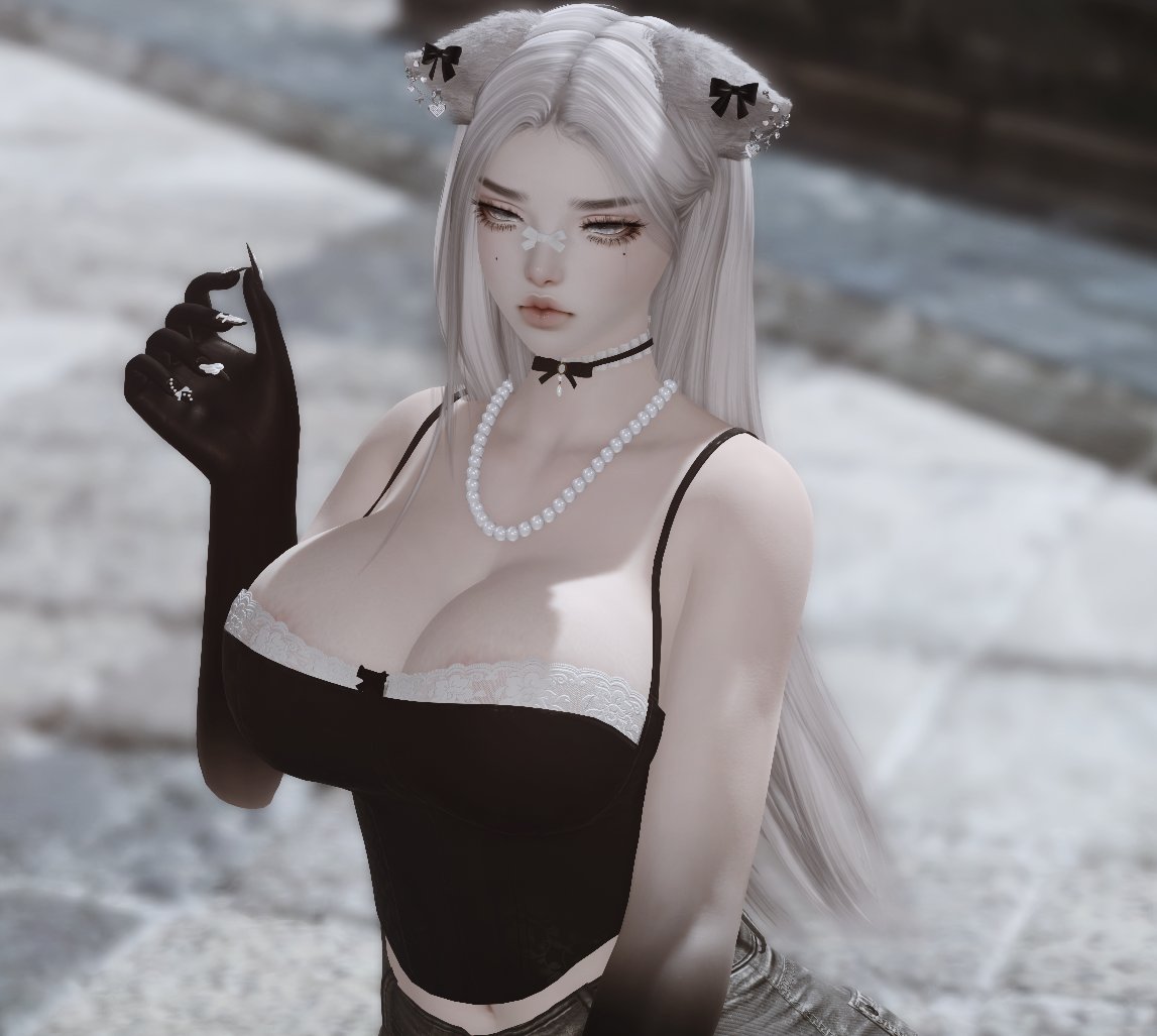 chuuutie's tweet photo. lookin like a snack while watching the husband raid >///< https://t.co/suP1Kj9b4V