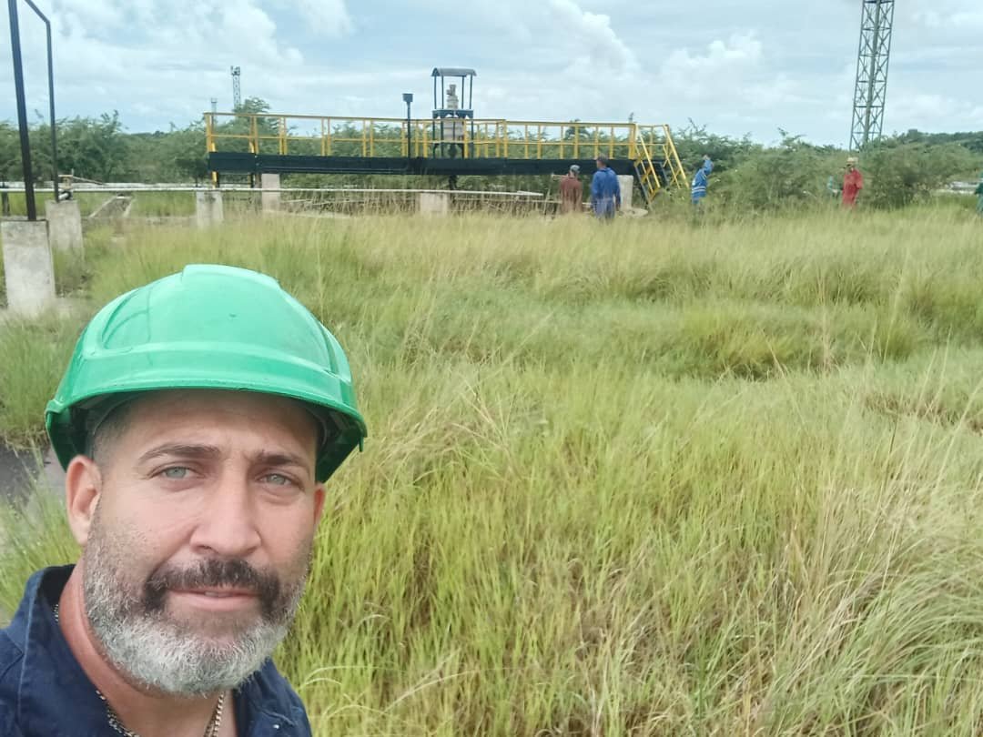 RefineraCienfu1's tweet photo. Como parte de un cambio de labor, trabajadores de Refinería Cienfuegos S.A. apoyaron las labores de chapea en la Planta de Tratamiento de Residuales (PTR), contribuyendo al cuidado y mantenimiento de sus áreas. https://t.co/oYXFTvMs9X