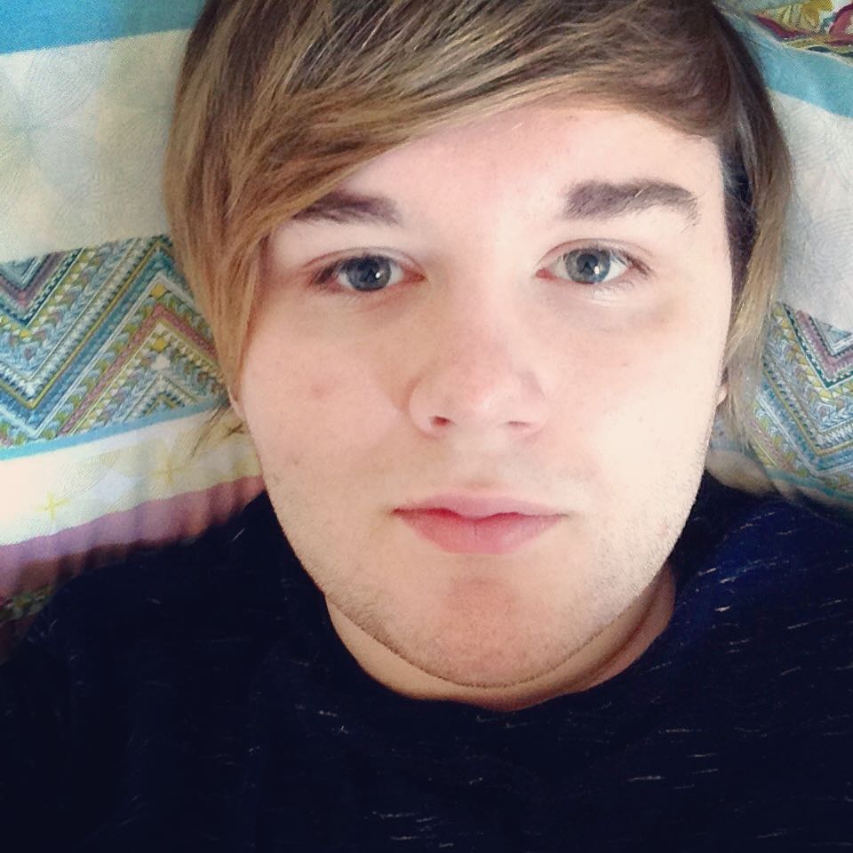 edinaldodeoliv1's tweet photo. Lots of hotties liked my last selfie, so here’s another one. Maybe this time, someone will ask me out to dinner? https://t.co/TJ7d2OPtY3