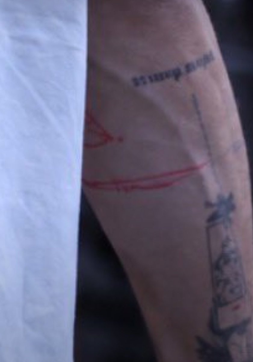 Julieli35's tweet photo. Campi tiene nuevo tatuaje? O es que nunca se lo había notado? https://t.co/YvqddWpjQb