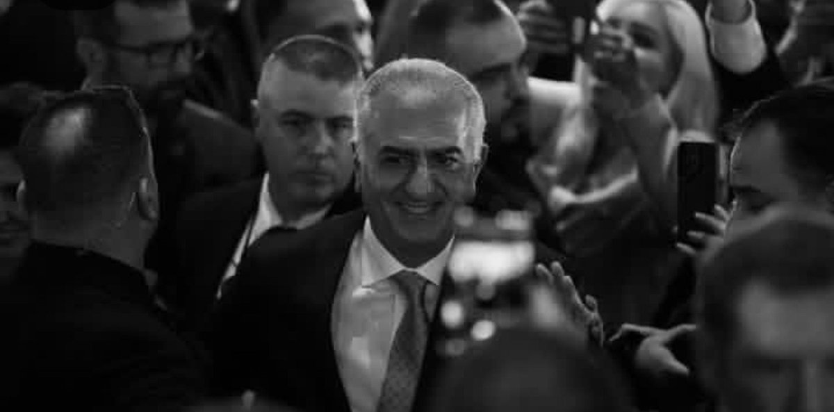 sferi9338's tweet photo. این مرد خواب رو از چشم رژیم جنایتکار جمهوری اسهالی گرفته https://t.co/QzTXukZlN3