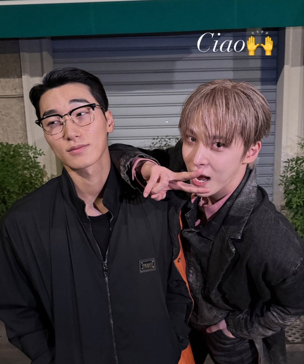 heartinsani's tweet photo. they were roommates for like 5 years.. ofc they were gonna find each other in milan https://t.co/5TlE51lkmI