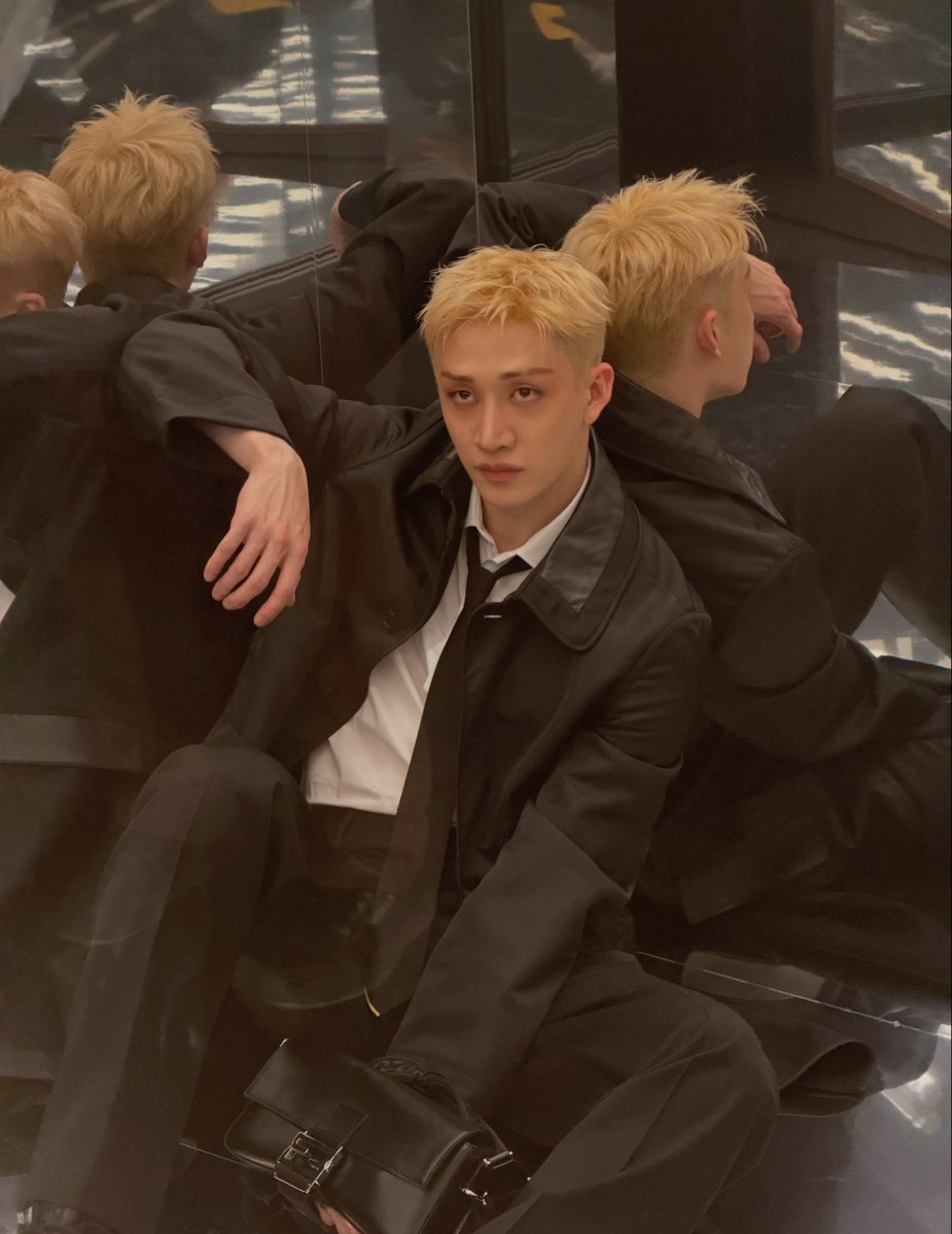 ChanStargazing's tweet photo. 260924 #방찬 인스타

FENDI
#STAY #fendi @fendi

#BangChanxFendiSS27
#BangChanxFENDI https://t.co/edDHhg14xE