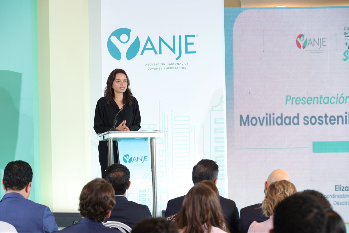 ANJE_RD's tweet photo. En la 3ra edición del evento de Ciudades Inteligentes y Movilidad Sostenible, organizado por la Comisión de Desarrollo Sostenible, nuestros representantes tuvieron a su cargo importantes momentos de apertura y cierre de esta jornada de análisis e intercambio. https://t.co/1MJOu90uGF