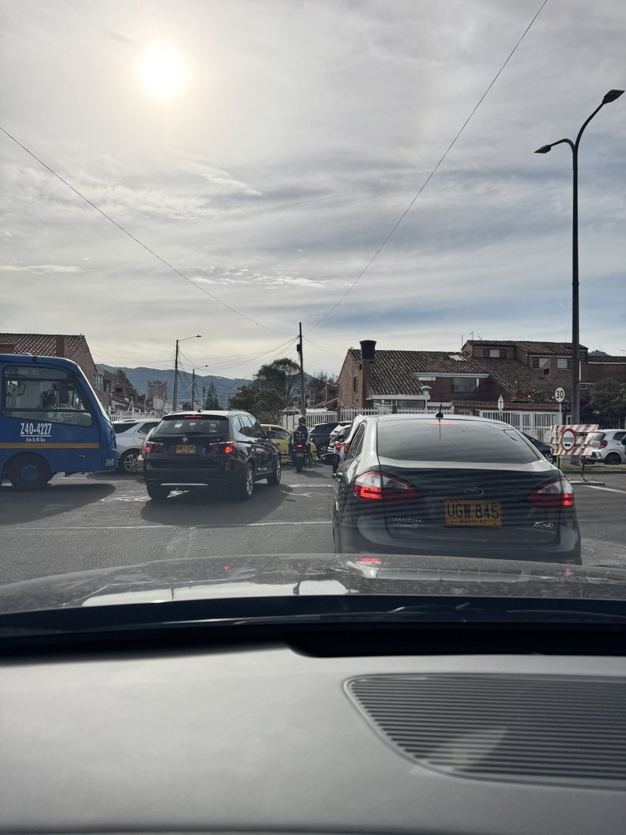 majorojas71's tweet photo. A Bogotá la están matando los colados, sin importar la clase social ni el medio de transporte, fin. https://t.co/hNgkW4SLuj