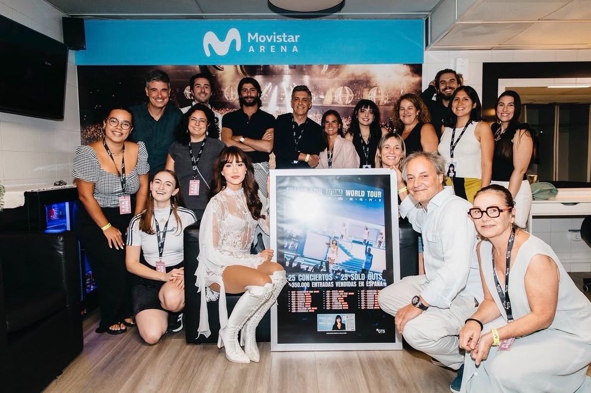 pastaitana's tweet photo. 25 CONCIERTOS
25 SOLD OUT
350.000 espectadores 

esto solo en españa, cuarto azul world tour, la gira que tú eres https://t.co/AnvsxaKmTB