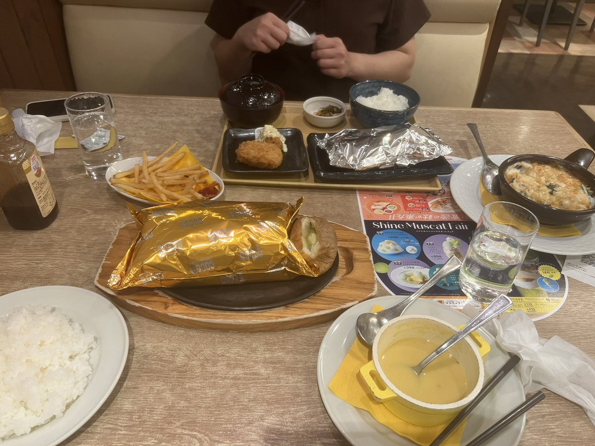 altoworks_chan's tweet photo. 無事３泊4日の旅行終了なう！

計1500キロ走った！

流石に走り過ぎた笑

それでも元気なアルトちゃん、流石やね！💕

ゆっくりおやすみ😴 https://t.co/zvZ2PGcJ4h