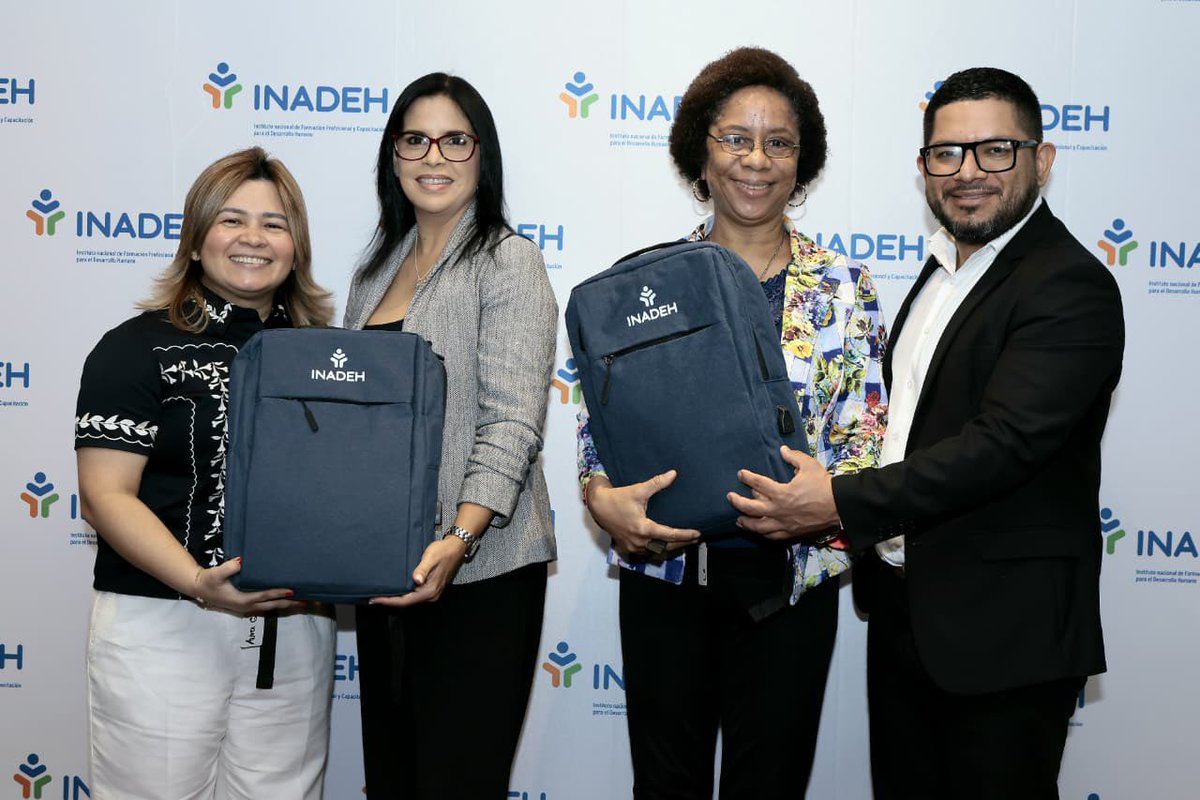InadehOficial's tweet photo. Entregamos más de 50 kits de uniformes a instructores de centros en la Ciudad de Panamá. Cada kit incluye una maleta, tres camisas de hilo y dos polos.

Esta acción fortalece la imagen institucional y enmarca el inicio de una tarea nacional con nuestra comunidad educativa. https://t.co/FAhR4Ns044