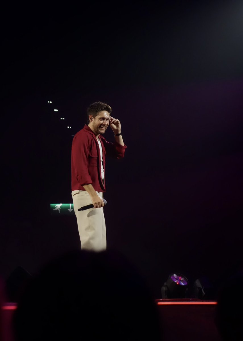 tpwkdove's tweet photo. gone through my camera properly and edited some so here’s more photos of niall in birmingham last night 😌
#DPLOTBirmingham https://t.co/vJHgnYw4IG