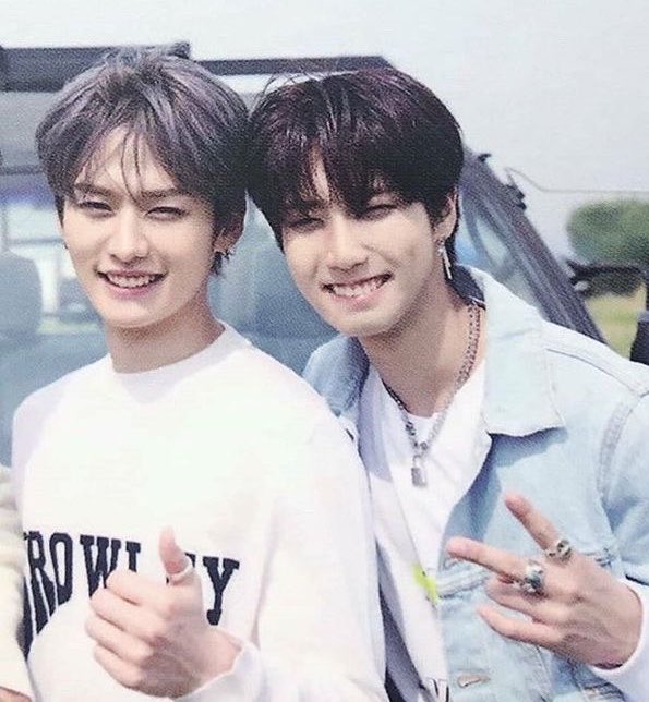 hamptersung's tweet photo. the thumbs up gay and peace sign bisexual prophecy never fails https://t.co/OEMv1t2oLD