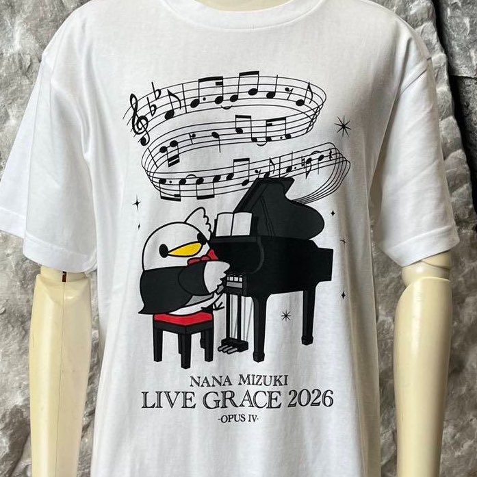 rain_nm7's tweet photo. グッズに自身の楽曲の譜面をデザインするアーティストがこれまでに居ただろうか
しかも一続き
細部に至るまでファンを喜ばせたいという気持ちが伝わって幸せ

・1枚目：会場限定T 1日目
“時空を越え刻まれた悲しみの記憶”
・2枚目：2日目
“まっすぐに受け止める君は光の女神（天使）”

#LIVE_GRACE_4 https://t.co/8NmgLALEQT