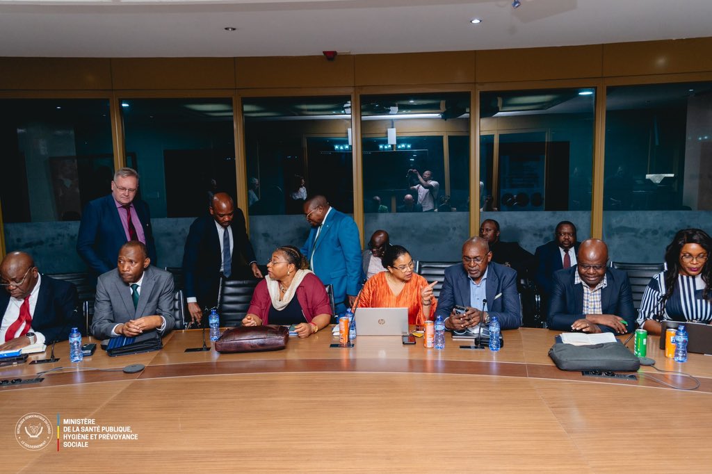 rogerkamba's tweet photo. Ce mercredi 23 septembre 2026, j'ai procédé à la signature du Plan de préparation et de réponse multisectorielle « One Health » à la maladie à virus Ebola, souche Bundibugyo, pour la deuxième période opérationnelle allant du 1er septembre 2026 au 27 février 2027.

Ce plan vient consolider les acquis de la première phase et renforcer notre anticipation, la détection précoce et notre capacité de réponse. Il met un accent particulier sur la surveillance épidémiologique, l'investigation des alertes, la prévention et le contrôle des infections, la prise en charge des cas, la vaccination compassionnelle ainsi que la communication sur les risques et l'engagement communautaire.

À travers l'approche « One Health », nous associons la santé humaine, la santé animale et l'environnement. Je salue l'engagement des autorités, des partenaires et des communautés, dont l'implication reste déterminante pour la mise en œuvre efficace de ce plan et le renforcement durable de notre système de préparation face aux menaces sanitaires.