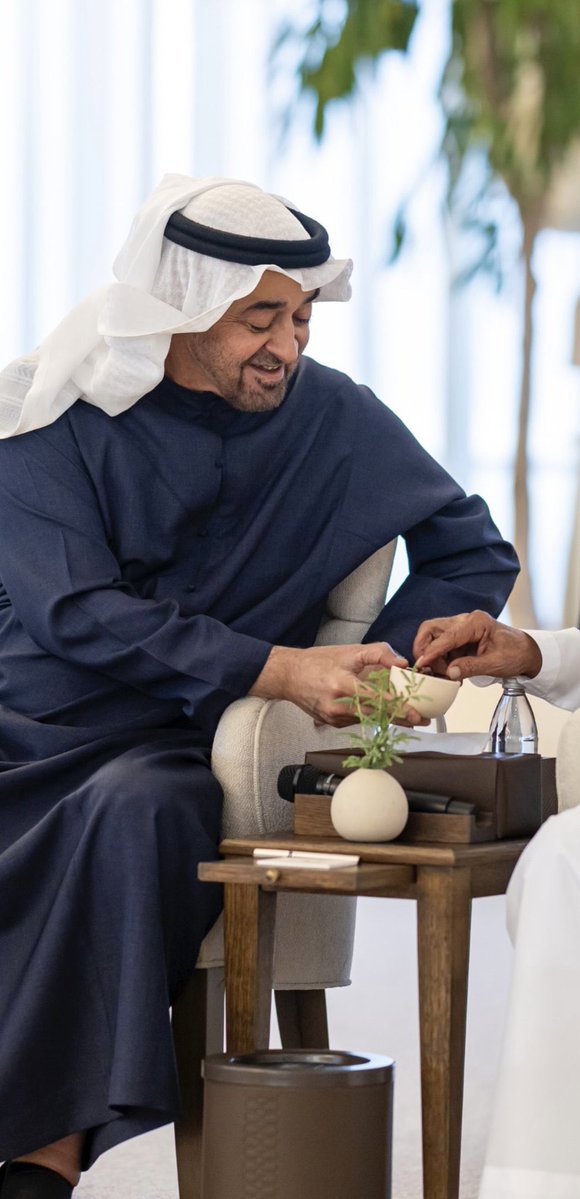 Ousha1971's tweet photo. قـسـمـنا قـسـم واحـد وحـنـا شـعـب (زايــد) الـلـه ثـم الـوطـن ثـم رئـيـس الـدولـة 🫡🇦🇪 https://t.co/FwndTeMrf6