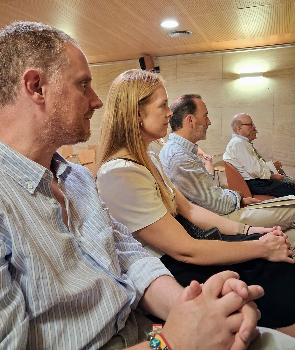 Gildepaz's tweet photo. 📚‼️Presentación en Mallorca de La democracia que nos hemos dado, de Iván Vélez.

Con Gabriel Le Senne, Fulgencio Coll, Melina Merki y otros buenos compañeros de conversación. 

Los libros tienen una peligrosa costumbre: obligarnos a pensar.

#PensarEsPeligroso 
@voxbaleares https://t.co/urGCd4ADDR