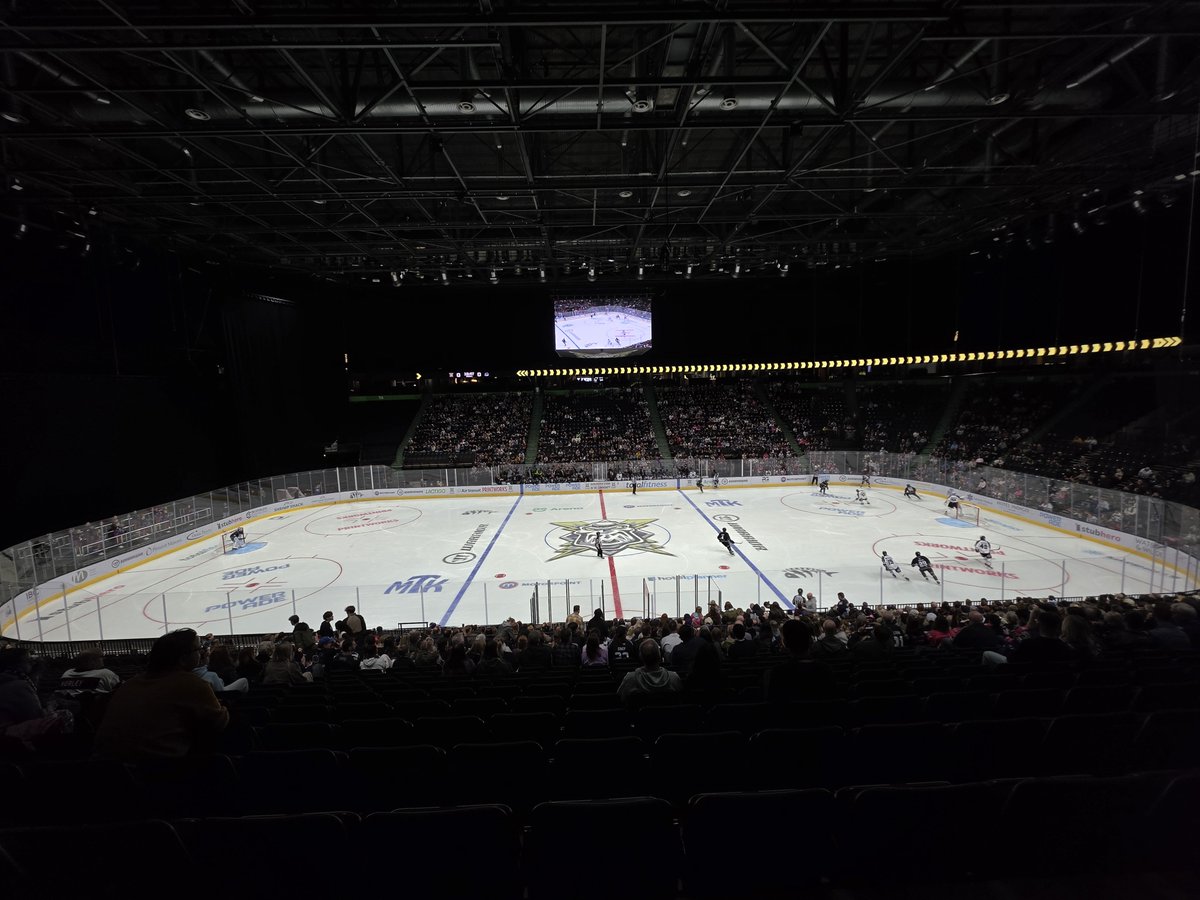 NCraig97's tweet photo. @Mcr_Storm @AOArena 
🏒💜💛🖤🏒 https://t.co/gbK5yYb7y9