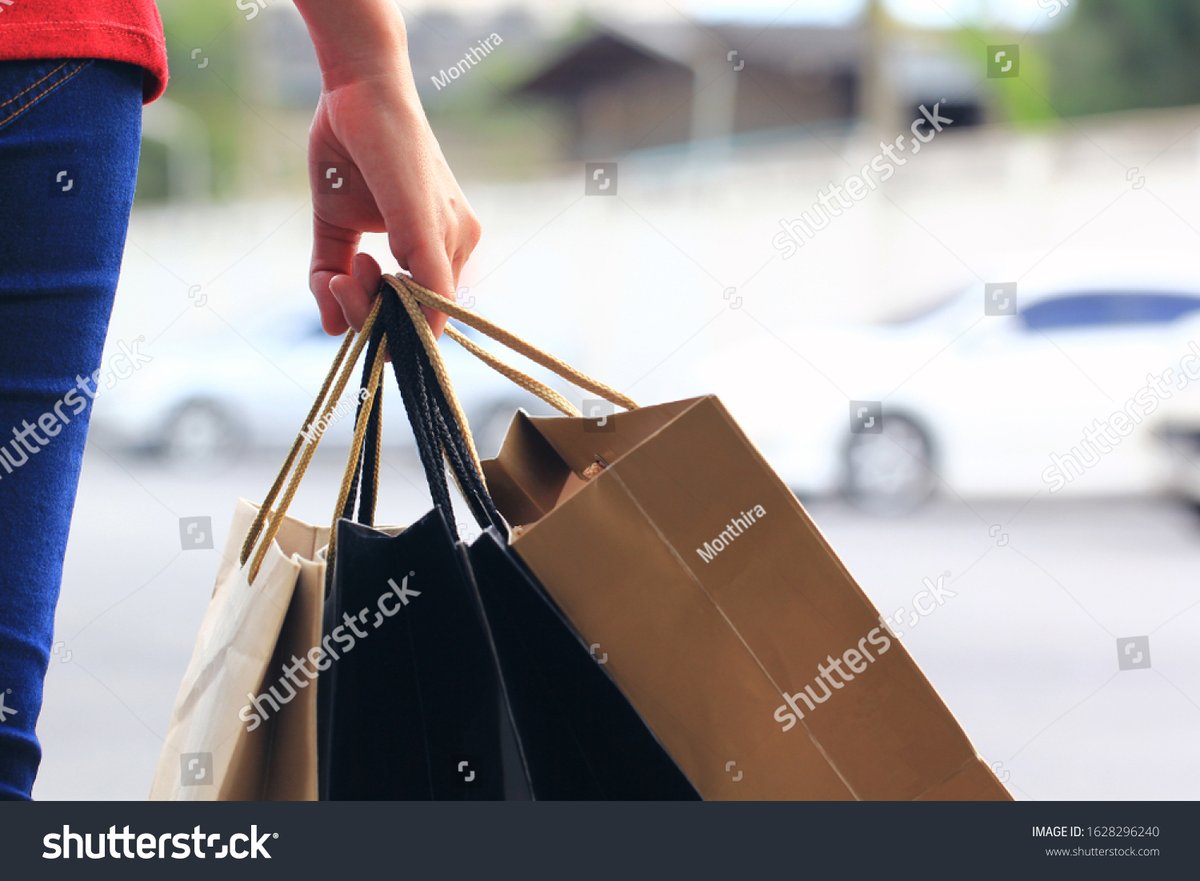 ezhier's tweet photo. Caught my neighbor helping carry my groceries when I couldn’t reach the trunk—small acts of kindness make the whole week, y’all! https://t.co/brFpaSmdOJ