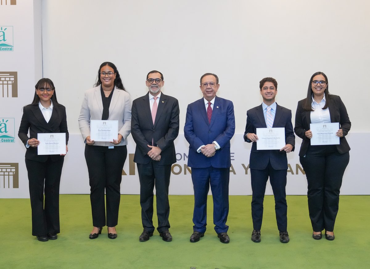 BancoCentralRD's tweet photo. #NotaBCRD
BCRD concluye su XII Diplomado interno de economía y finanzas para personal de la institución. https://t.co/daSeX2AfYv https://t.co/RX9c6pruZA