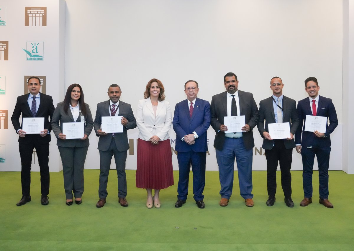 BancoCentralRD's tweet photo. #NotaBCRD
BCRD concluye su XII Diplomado interno de economía y finanzas para personal de la institución. https://t.co/daSeX2AfYv https://t.co/RX9c6pruZA
