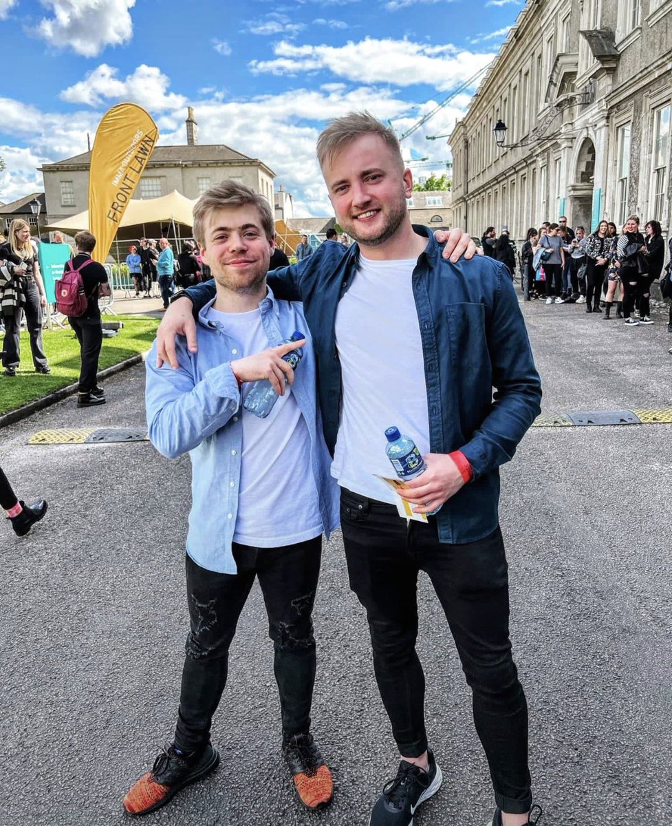 HiddenXperia's tweet photo. Jack is one of the best friends I’ve made through Halo and was one of the people I was proudest seeing make the jump over to the studio 

Go support him wherever he goes, and bully him into making a video again - it’s about time

I love you lid, bros for life ❤️ https://t.co/aAERhKQ50G