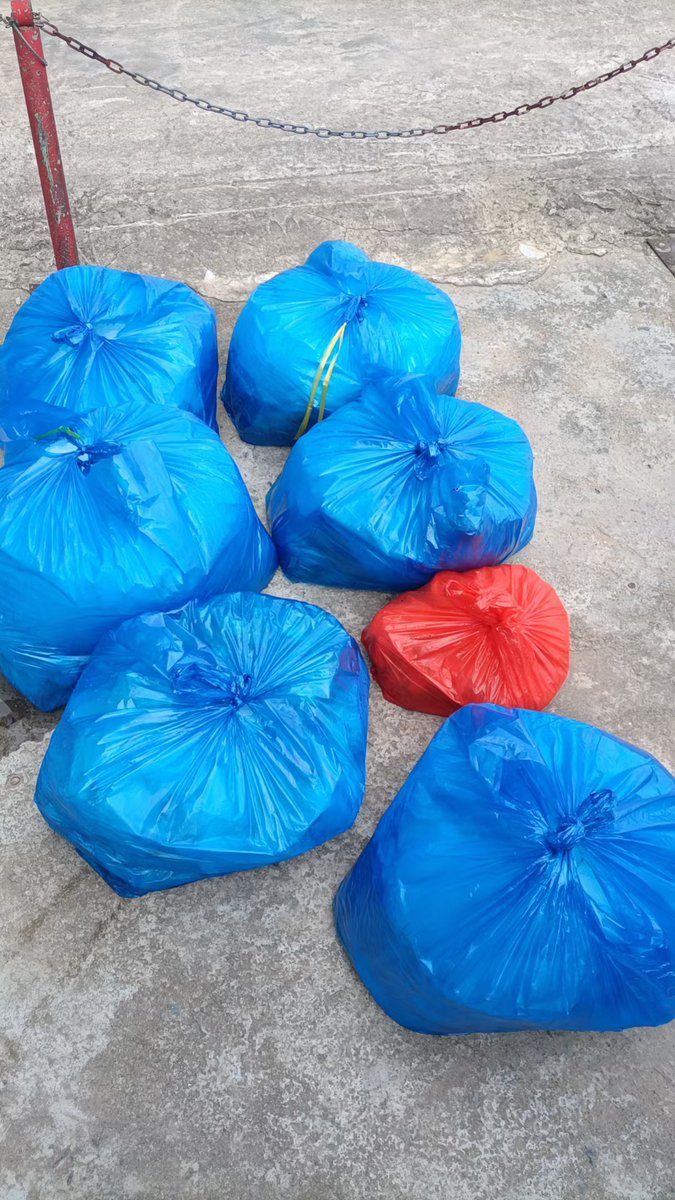 ReaganEarlxiiu's tweet photo. Hoy ayudamos a limpiar la playa con 20 voluntarios, retiramos 50kg de residuos y disfrutamos de un día solidario junto a vecinos. https://t.co/O3CG1KK61C