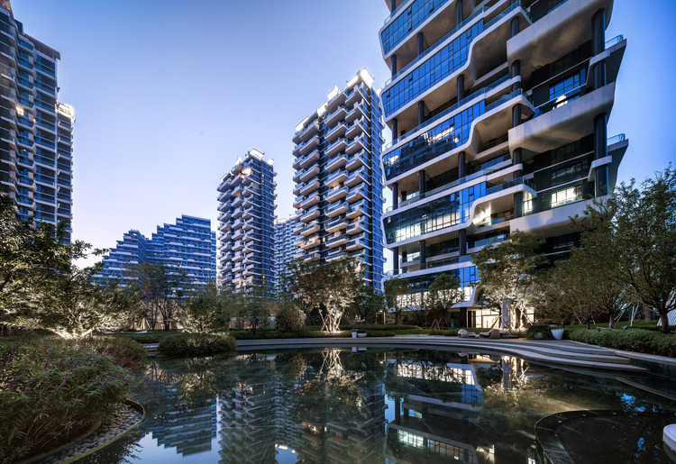 Ma_WuKong's tweet photo. 🇨🇳 China, en materia de vivienda:

—Prohibición de especulación: China prohíbe que el capital extranjero y los fondos foráneos compren suelo o múltiples viviendas con fines de inversión.

—Límite de una propiedad: Los extranjeros individuales solo pueden adquirir una única vivienda, y exclusivamente si residen y trabajan legalmente en el país.

—Uso personal obligatorio: Está prohibida la compra de bienes raíces residenciales por parte de extranjeros para negocio, alquiler o inversión comercial.

¿Estarías de acuerdo con que estas medidas se aplicaran en tu país?