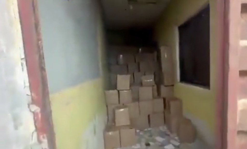 sepril23NG's tweet photo. Take a look at where people are concocting fake juice for their own fellow citizens to drink 💔💔💔

Yet another illegal juice factory has been uncovered in Badagry, Lagos, as the NSCDC arrested two women allegedly involved in the unregistered production of juice. https://t.co/Csqh9kOb9J