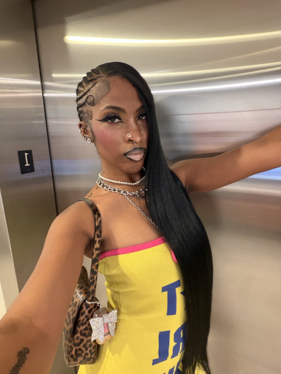 faithalanaa1's tweet photo. I love this hairstyle https://t.co/YISw1KdxWQ