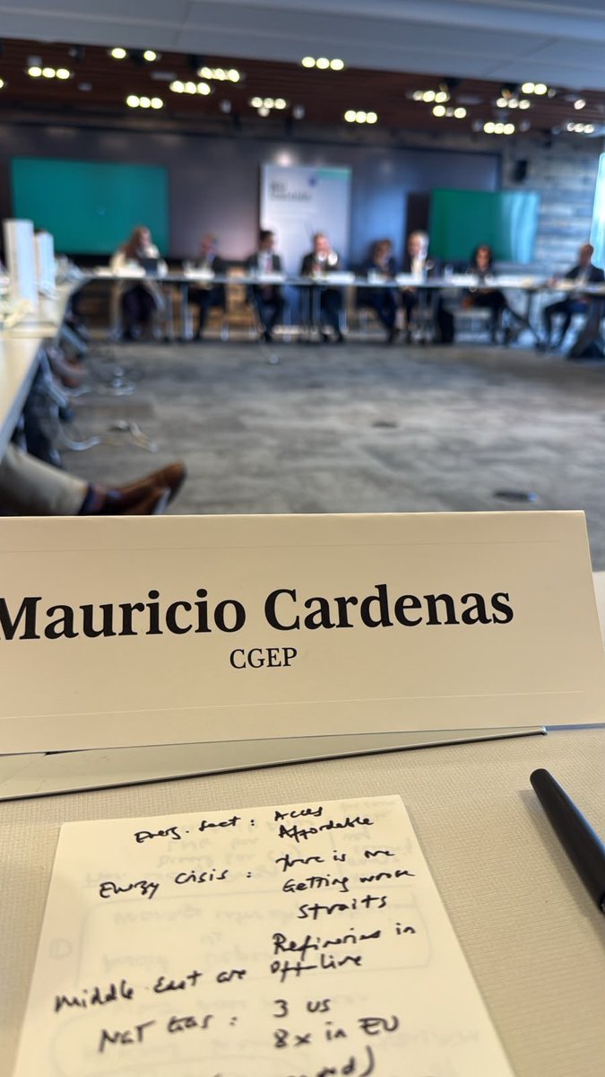 MauricioCard's tweet photo. Participamos en una mesa de alto nivel organizada por Boston Consulting Group, el Centro de Política Energética Global de la SIPA de la Universidad de Columbia y ReNew Energy. 

Me quedo con una conclusión: el gas natural no debe ser solo un combustible de transición, sino de destino. Lo necesitamos para respaldar la generación solar y garantizar energía cuando no hay sol. Las baterías, por sí solas, no bastan.

Colombia necesita más gas y barato. Sirius debe ser un proyecto de Estado donde todos los sectores políticos se ponen del mismo lado con cero tolerancia a la politiquería y los oportunismos.