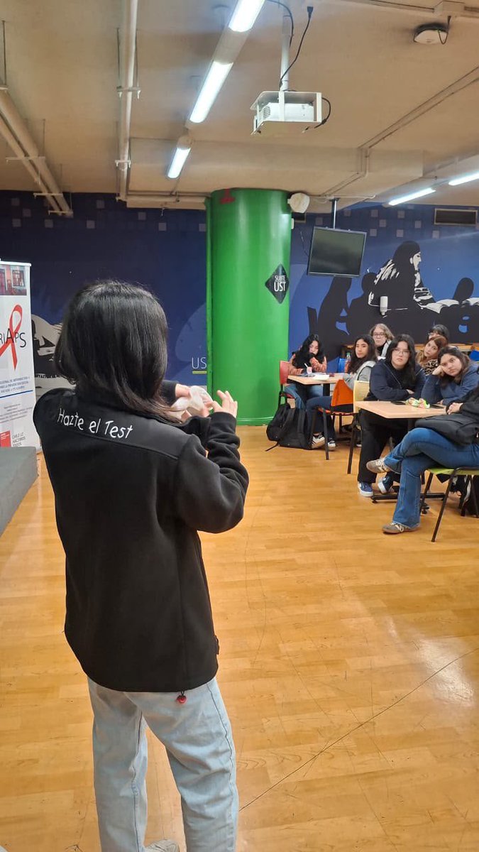 SeremiSaludRM's tweet photo. En el Día Internacional del Preservativo Interno, la Seremi de Salud RM realizó jornada de capacitación sobre Test Rápido  VIH 🩸💉y otras ITS  a estudiantes de Enfermería del IP Santo Tomás
Reforzando la prevención y promoviendo el uso correcto del preservativo
#HazteElTest https://t.co/5gVQDQ744b