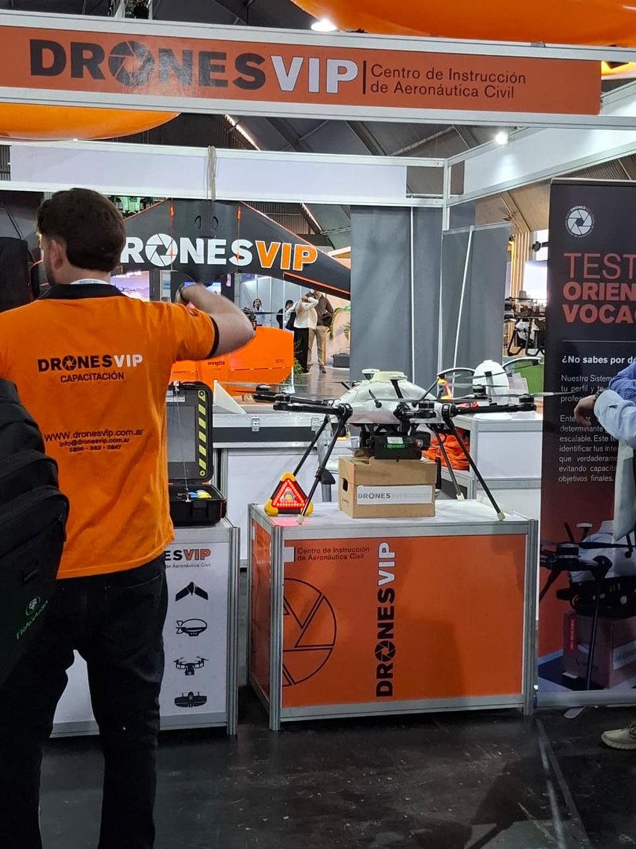 lma_agro's tweet photo. En Tucumán, compartimos experiencias en el Congreso Internacional de Drones.

Una tecnología que despierta cada vez más interés en el agro. 🌱🚁

No faltan las expectativas y la búsqueda de respuesta a una pregunta: ¿cómo sacarle el mayor provecho a esta innovación? https://t.co/5wDOPstwC6