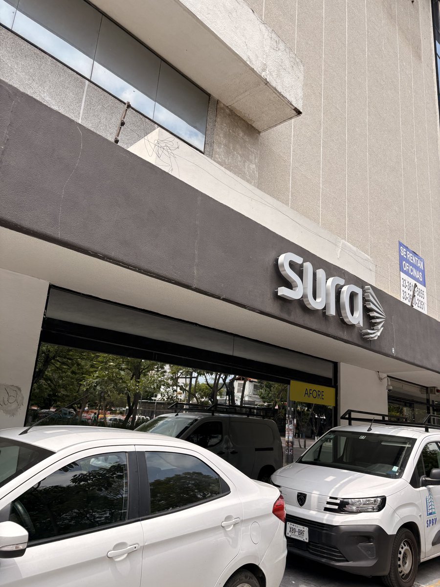 Emmanuellectric's tweet photo. @AforeSURAMX Hola hice una llamada, me mandaron a módulo, busque uno en tu página y estaba cerrado :/ les mando msj https://t.co/6IcNk8i9OB