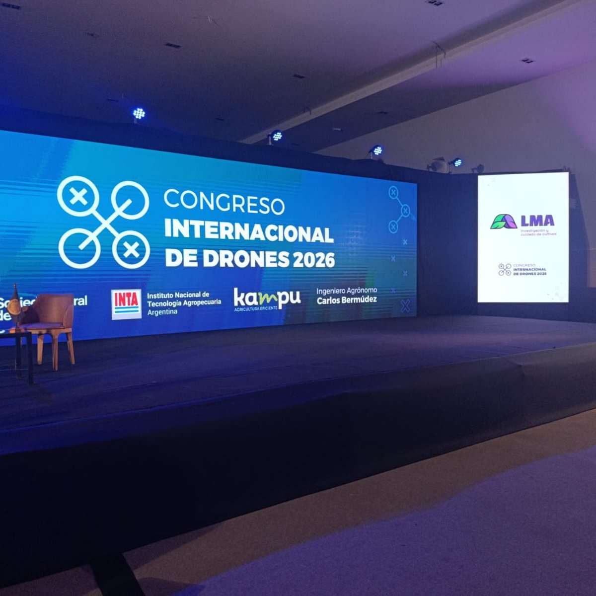lma_agro's tweet photo. En Tucumán, compartimos experiencias en el Congreso Internacional de Drones.

Una tecnología que despierta cada vez más interés en el agro. 🌱🚁

No faltan las expectativas y la búsqueda de respuesta a una pregunta: ¿cómo sacarle el mayor provecho a esta innovación? https://t.co/5wDOPstwC6