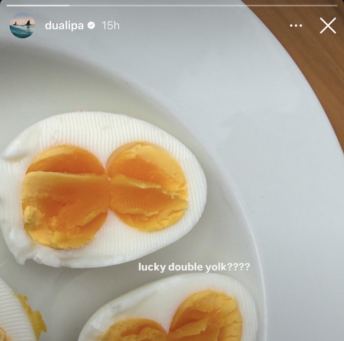 aboredbitchx's tweet photo. why does she always get to have everything https://t.co/ZsyyGzZFMW