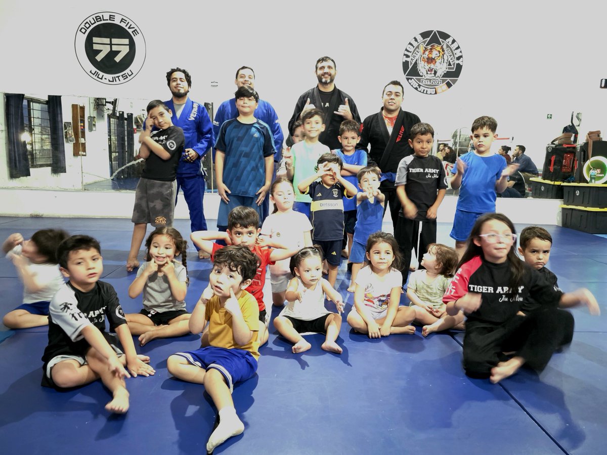 TigerArmyBJJ's tweet photo. Tiger Army Jiu-Jitsu 

(17/SEP/26´) 

#TigerArmyJiuJitsu #Bjj #BrazilianJiuJitsu #JiuJitsu #BjjMonterrey #Grappling #DoubleFiveJiuJitsu https://t.co/Jq4mRWsn7V