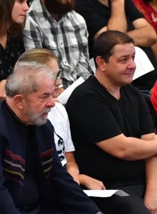 ancapchequei's tweet photo. 🚨URGENTE: Lobista amiga de Lulinha guardava R$ 500 mil em malas e fez pagamentos a integrantes do governo Lula, diz PF. https://t.co/Awjzs0Lop3