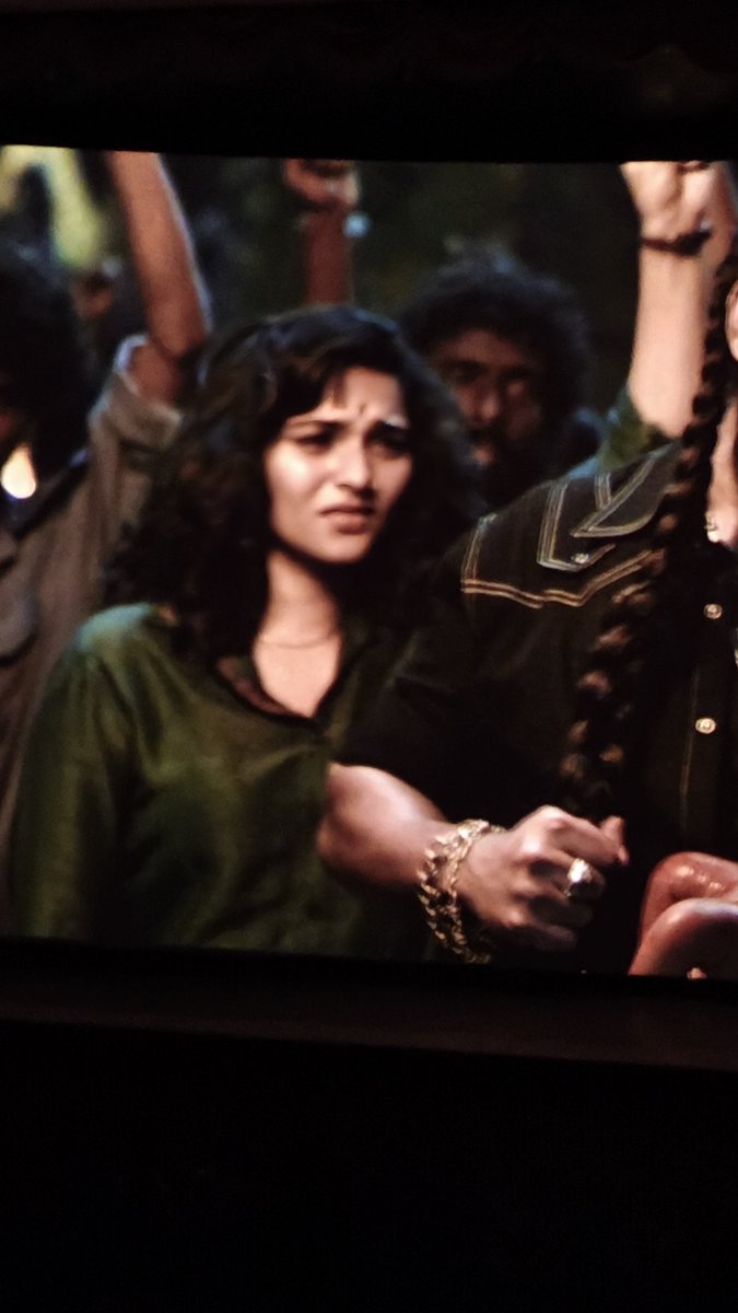 pspkriyaz3's tweet photo. @VishwakSenActor  best cameo in #paradise 😭😭😭 Good to see you 
Madhyalo #laila enduku vachindi ra @odela_srikanth manaki enduku bhai ivanni @NameisNani 
#TheParadise @SLVCinemasOffl https://t.co/3uTIfgN53w