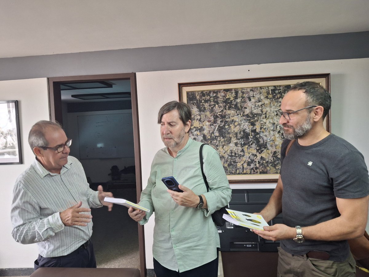 pillamoreno's tweet photo. De España llegó el l profesor emérito, José Manuel   hasta la sede del Icai, acompañado de Joan, un cubano,que vino en el Convoy Solidario y que nos sigue dando  solidaridad. Allí los recibió Alexis Triana,su presidente. Les habló del presente y futuro del cine. https://t.co/btuqR45Pr6